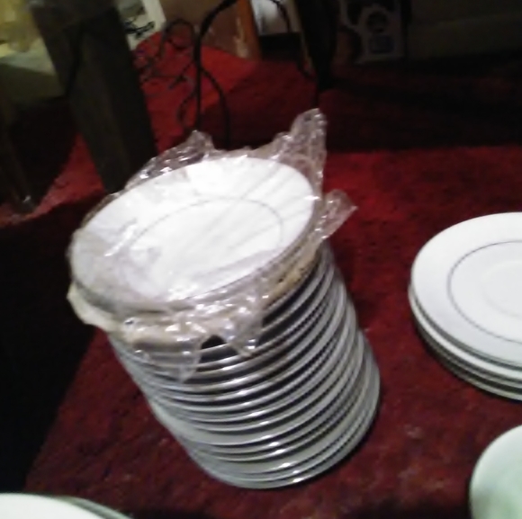 Fine China,dinner plates,bread,plates,tea saucers - Picture 4 of 13